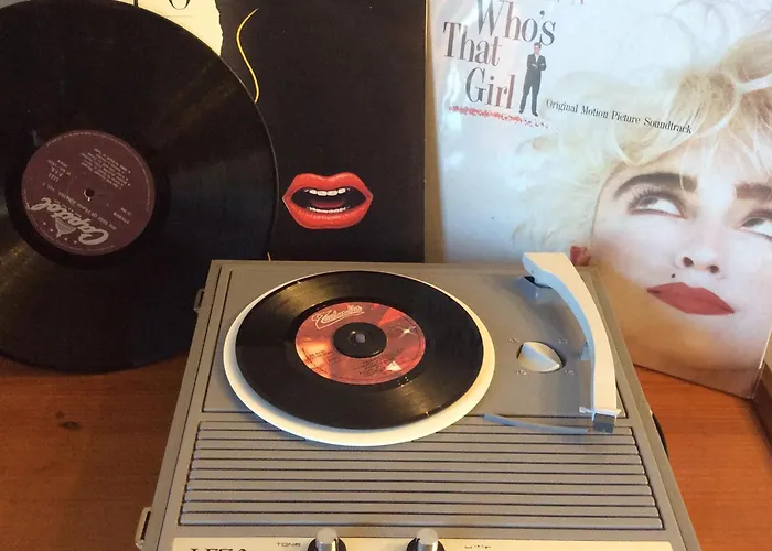 Casa Safranum Con Mini Piscina Privata E Giardino Vista Langhe Monforte dʼAlba